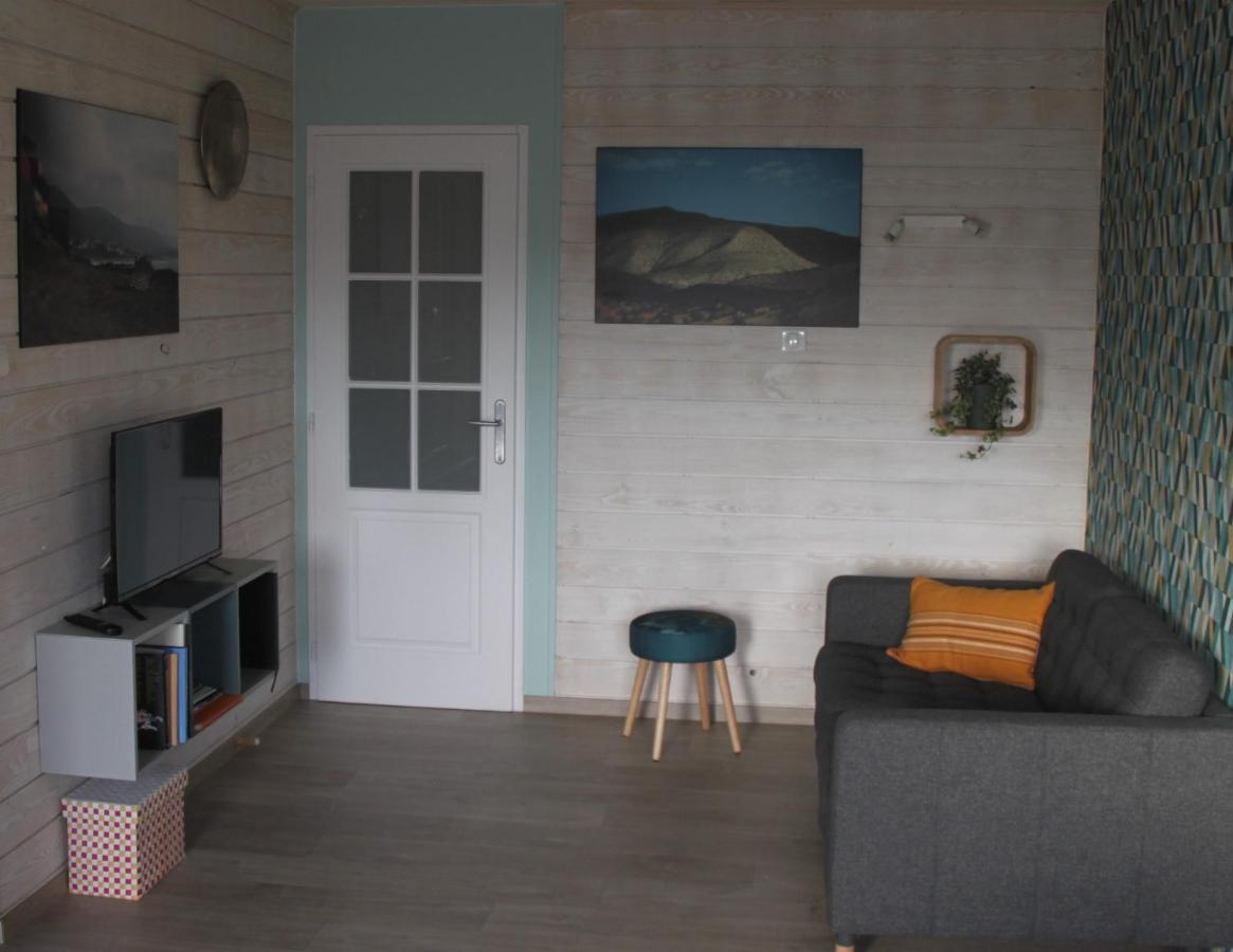 Gite De La Tuillere, Maison Contemporaine En Bois Avec Vue Et Piscine Saint-Aulaire Kültér fotó